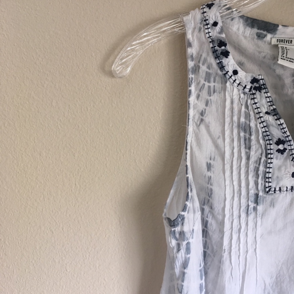Embroideres Tank Top - Picture 2 of 3